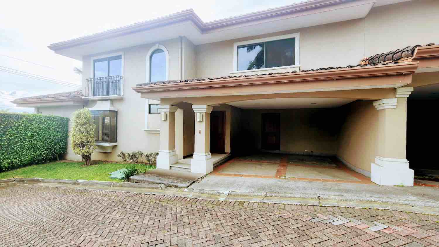 Alquiler Casa en Condominio Bosque de Lomas en Guachipelín