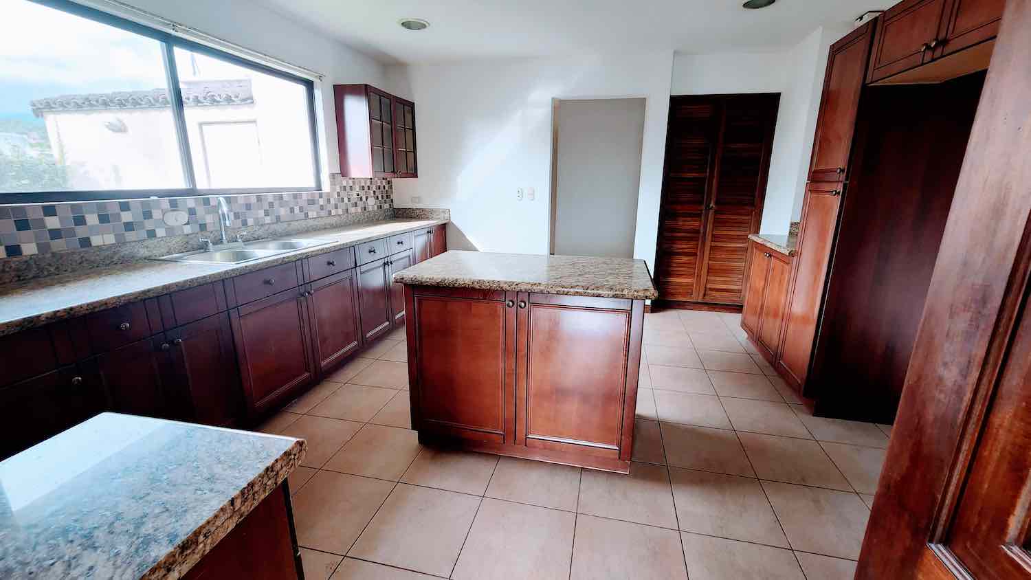 Alquiler Casa en Condominio Bosque de Lomas en Guachipelín